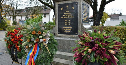 Volkstrauertag am Kriegerdenkmal